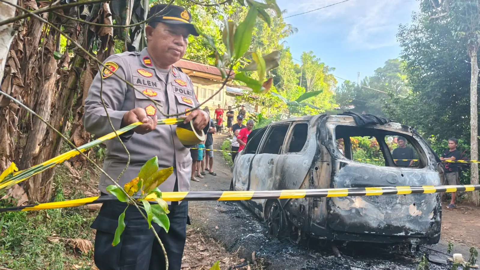 Kemarahan Warga Desa Tulap Meledak, Mobil Potas Dibakar Warga
